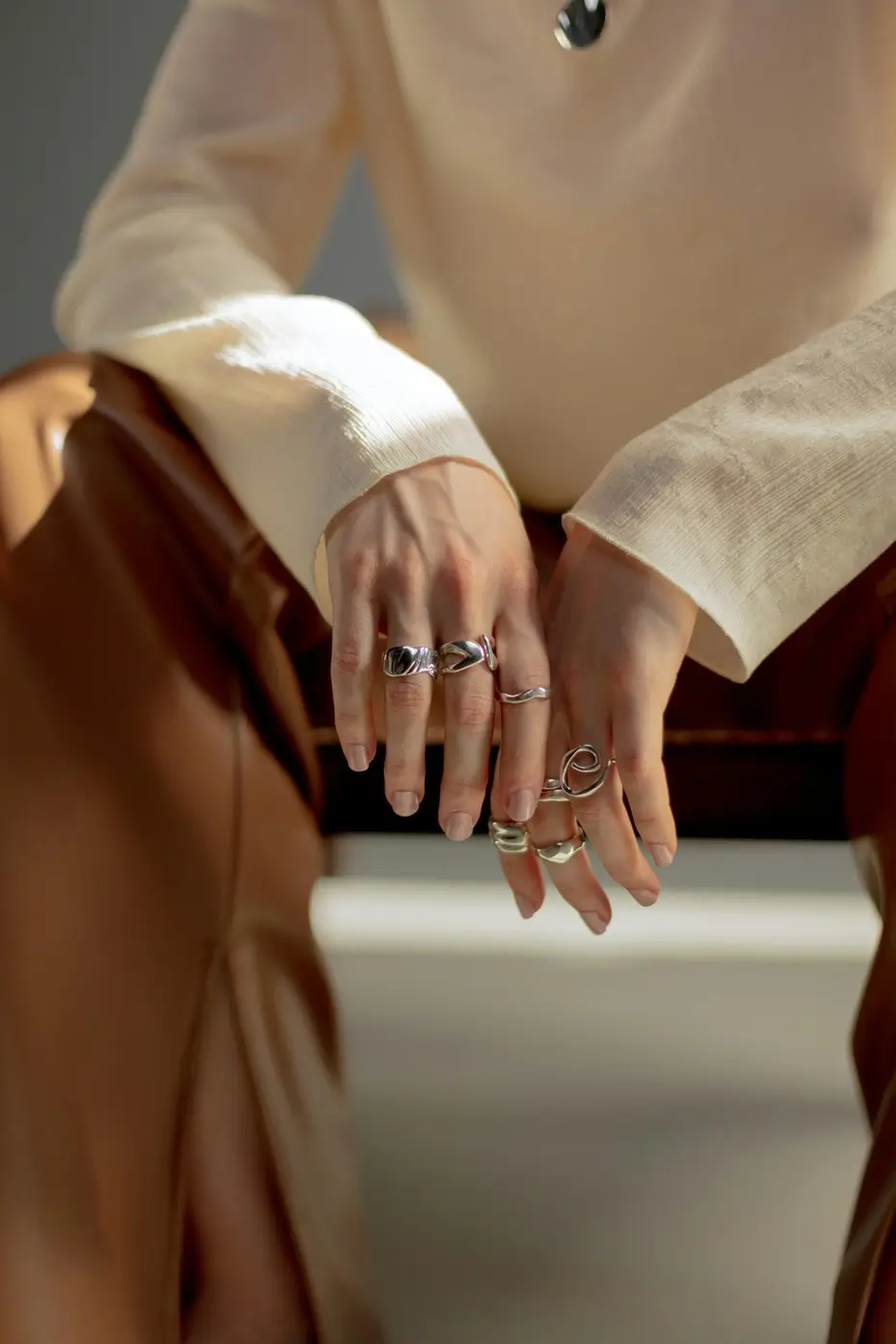 Matching Jewelry to Your Outfit: The Do’s and Don’ts